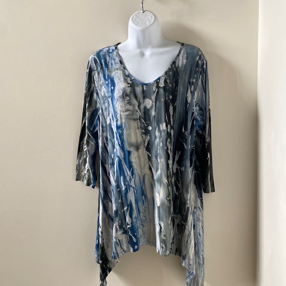 Stretch scoop neck tunic 3/4 sleeve, cool batik design, medium, blues and grays